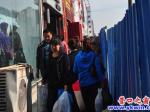 東升修路，最窄人行道僅寬50厘米