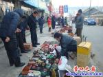 蓋州：古玩字畫一條街帶動(dòng)收藏?zé)?/></a></dt>
          <a href=