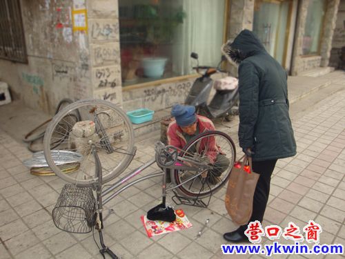 蓋州：三九嚴寒老漢“精修車”