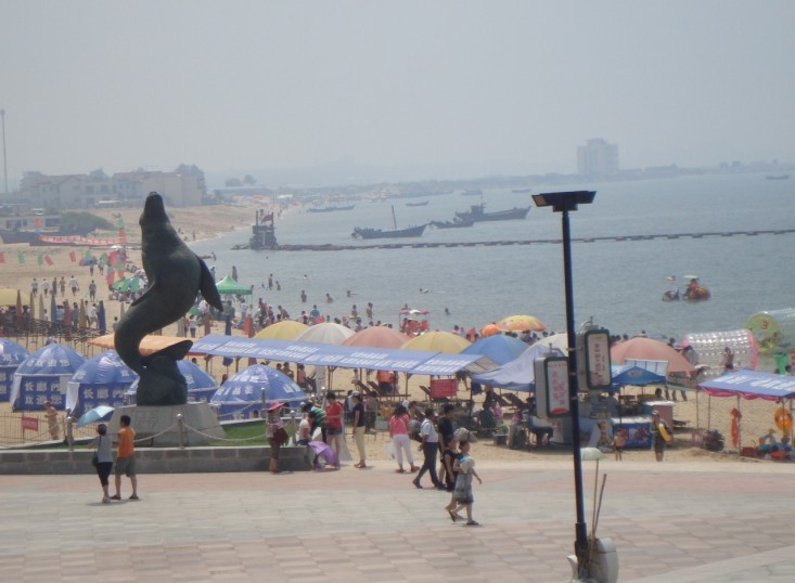 鲅魚圈山海廣場游客日漸增多