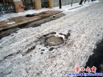 小區路面“坑車”