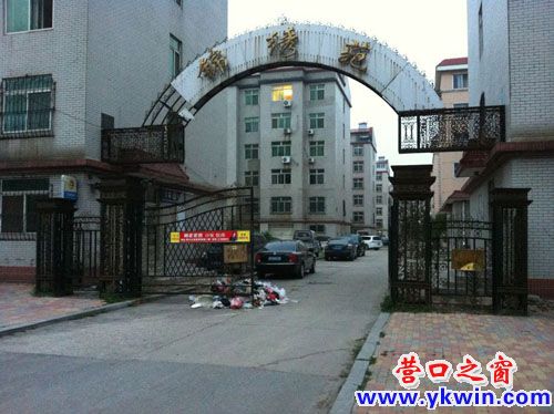小區(qū)門口變成垃圾場(chǎng)