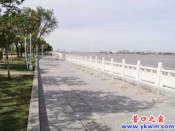 濱海公園護欄全部竣工完畢