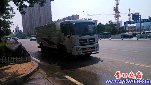 環衛洗掃車‘威力大’