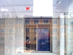 原營口市交通局門玻璃驚現“彈孔”