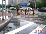 營口市街路邊的下水井為何高于積水？