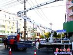 營口市交警設施大隊將傾斜水泥桿拆除運走了