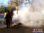 地下冒“沸泉” 熱電來堵漏