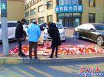牛年第一攤春聯擺上營口街頭