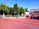綠地圍上白柵欄 公園變得更漂亮