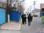 營口市西華街：人行道不能“行人”！