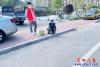 暖心！警車護(hù)送老人回家5
